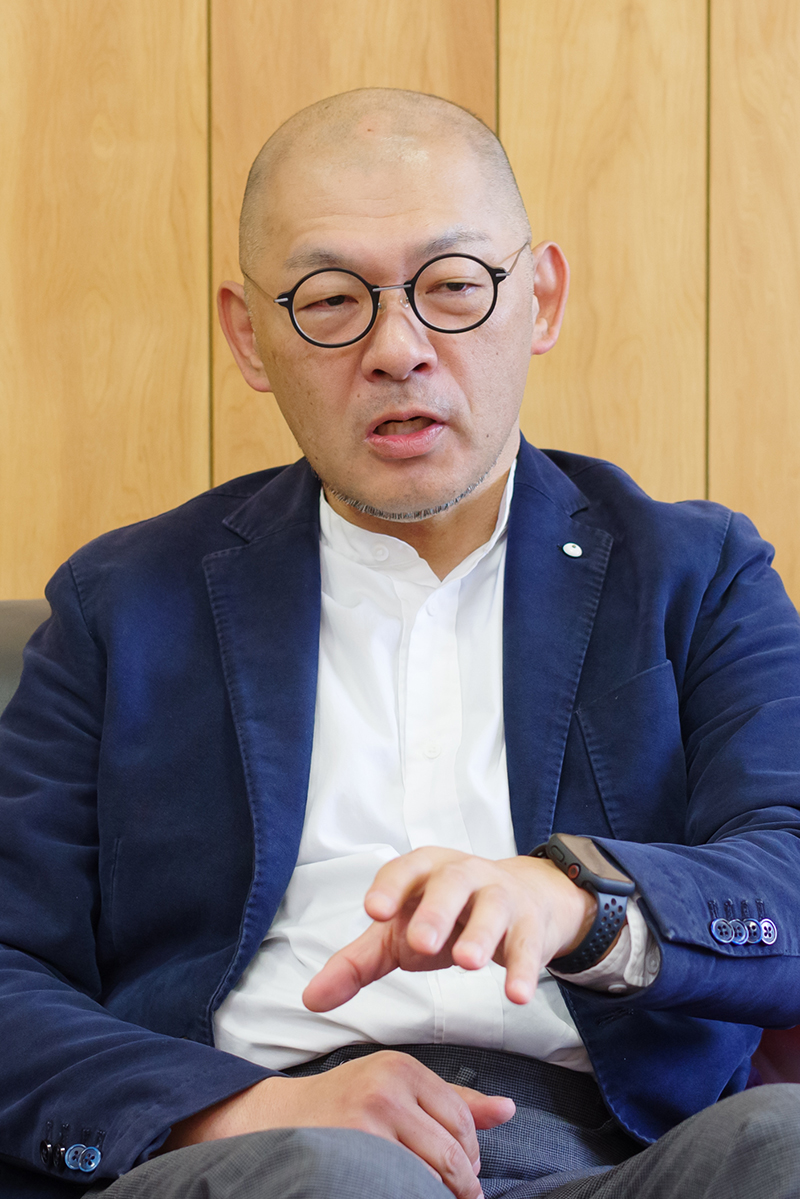 木川靖洋氏