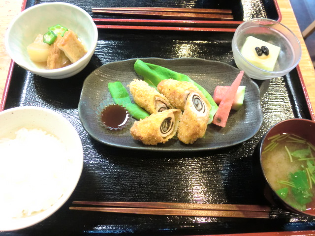 食堂の手作りの料理