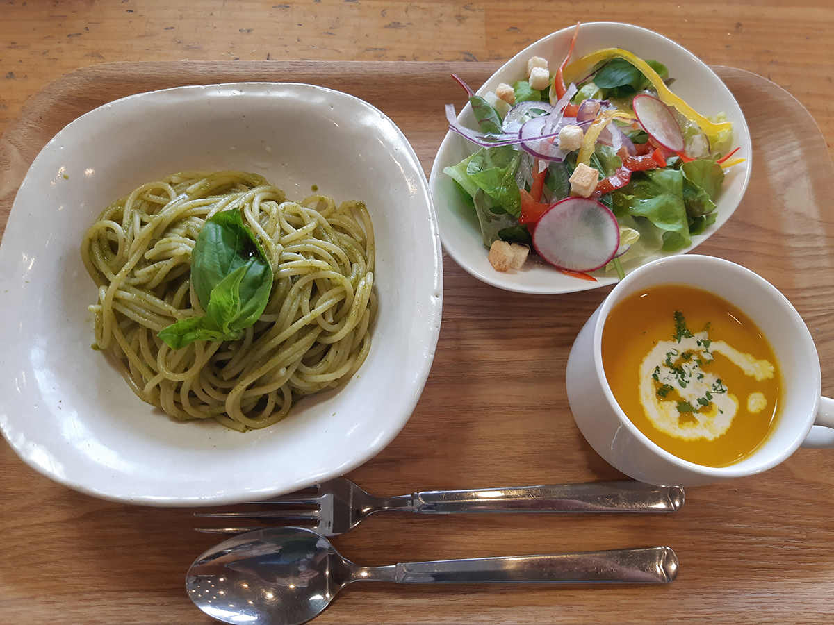 食堂の手作りの料理